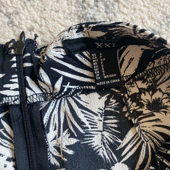 Forever 21 Palm Tree Shorts - Picture 3 of 4